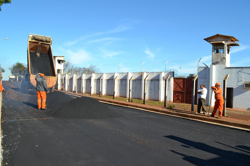 Rua Peru recebe pavimentação asfáltica